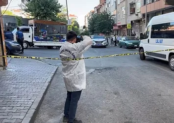 Sultangazi'de sokak ortasında silahlı saldırı: 2 yaralı