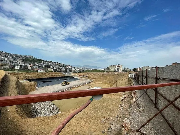 ’Dönüşüm muhteşem olacak’ dediler 6 aydır çivi bile çakmadılar! CHP anlayışı İzmir’de de duvara tosladı