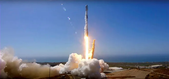 SpaceX uzaya 53 Starlink uydusu fırlattı! İşte fırlatma anının görüntüleri
