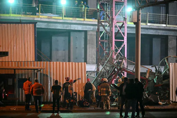 İzmir’in Bornova ilçesinde otel inşaatında vinç devrildi! 6 can kaybı 2 yaralı