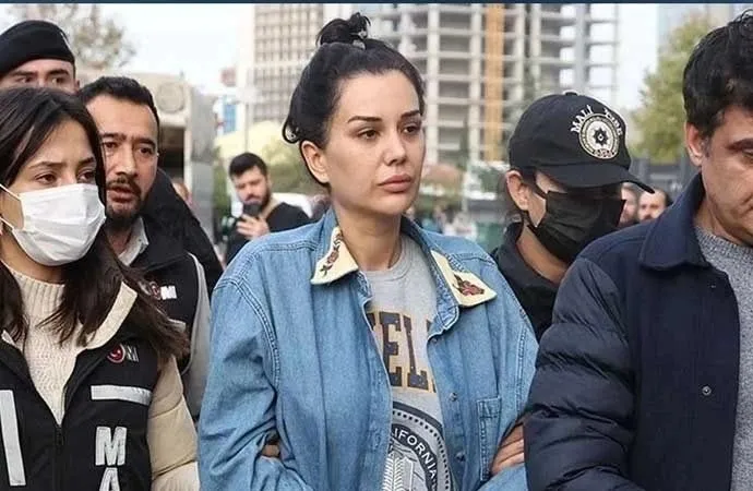 dilan-polat-tahliye-mi-olacak-cezaevinde-kendini-yaraladi-bassavciliktan-flas-karar-1714997712908.jpeg Dilan Polat tahliye mi olacak? Cezaevinde kendini yaralamıştı! Başsavcılıktan flaş karar! - 5
