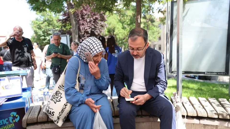 Gençlik ve Spor Bakanı Mehmet Muharrem Kasapoğlu YKS sürecinde ailelere destek verdi