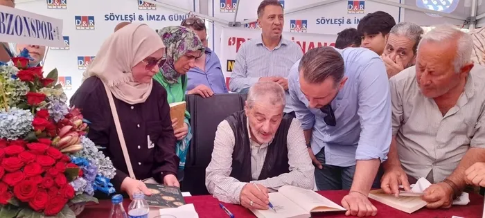 Mütefekkir Sadık Albayrak Trabzon D&R'da okurlarıyla buluştu (AHABER)
