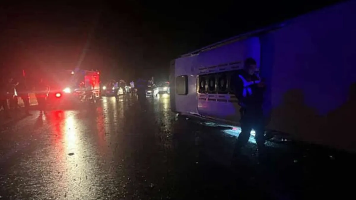 Osmaniye'de feci kaza! Yolcu otobüsü refüje devrildi: Yaralılar var