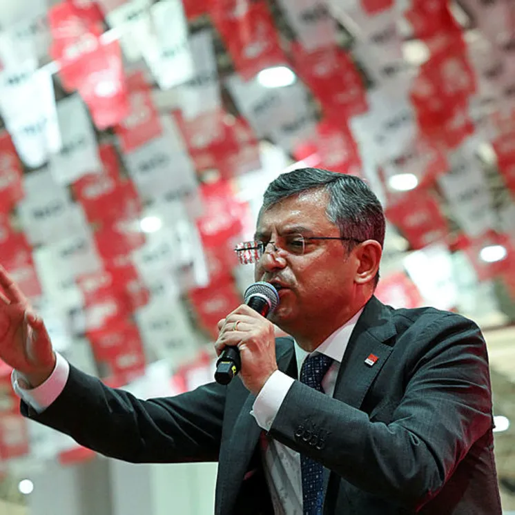 CHPli Özgür Özelden tornistan