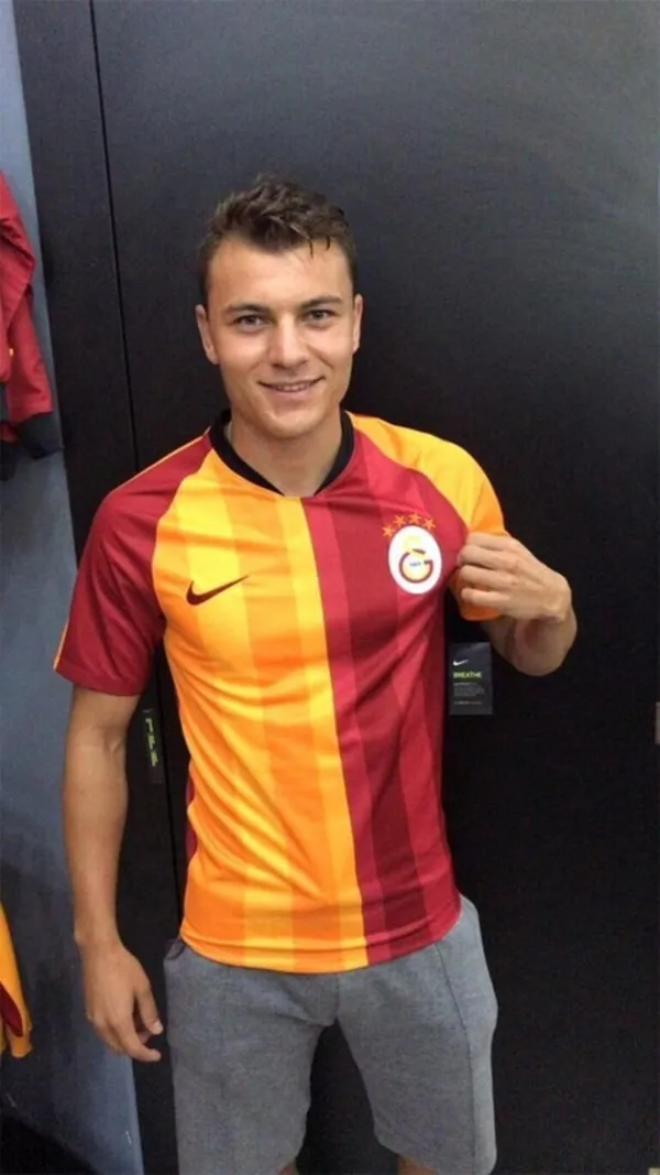 Yusuf Erdoğan Galatasaray forması giydi - 1