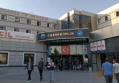 Sağlık Bakanı Koca'dan Van'da bir doktorun hasta yakınlarınca darbedilmesine tepki
