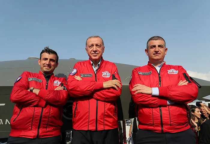 bayraktar-kizilelmanin-ilk-motor-entegrasyon-testi-tamam-iste-ilk-ucus-icin-tarih-1663442559870.jpg Bayraktar Kızılelma'nın ilk motor entegrasyon testi tamam! İşte ilk uçuş için tarih - 3