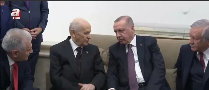 tbmm-baskanvekili-adandan-terorsuz-turkiye-mesaji-turk-milleti-bu-sureci-benimsedi-1769698369009.jpg Başkan Recep Tayyip Erdoğan (Solda) MHP lideri Devlet Bahçeli (Sağda)