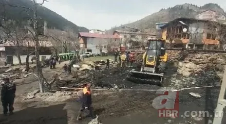 Artvin'de 6 ev küle döndü! 1 ölü, 1 kayıp 7