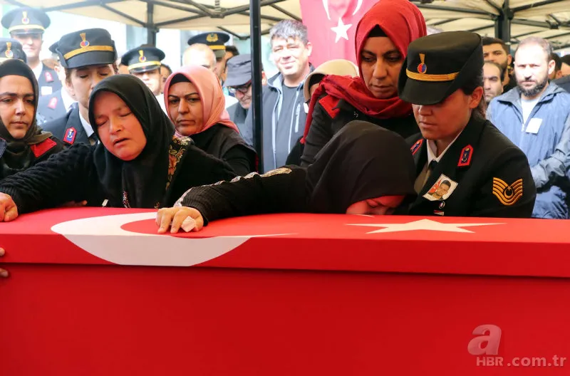 Teröristlerin aracını gasp edip, katlettiği veteriner hekim Mikail Bozlağan'a acı veda! Şehit babaya son bakış 5