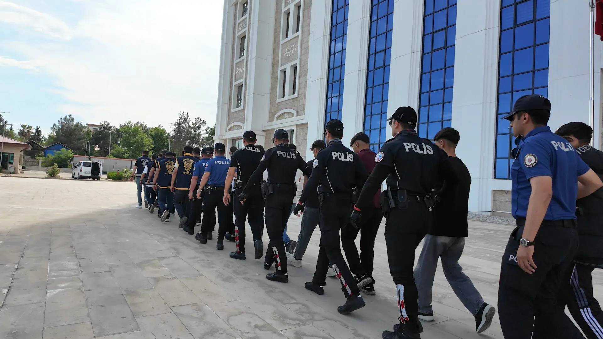 Adıyaman'da silah teşhirine operasyon! 14 şüpheli 