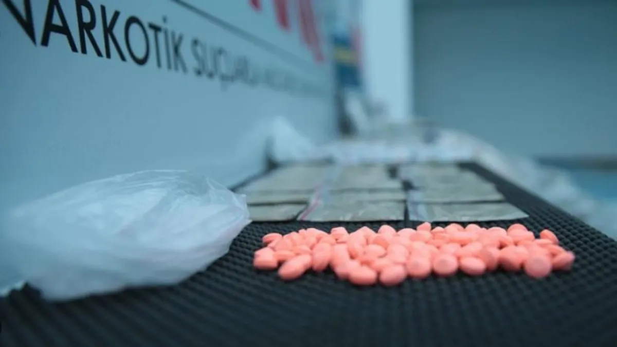 Kayseri'de gelinlik üzerine gizlenmiş 25 kilo sentetik uyuşturucu bulundu