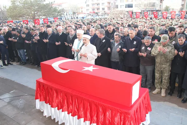 Pençe-Kilit şehidi Piyade Sözleşmeli Er Salih Ay’a veda