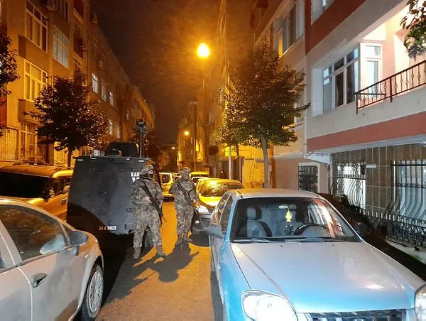 istanbulda-deasa-dev-operasyon-cok-sayida-gozalti-var-1615940107801.jpg İstanbul'da DEAŞ'a dev operasyon: Çok sayıda gözaltı var - 1