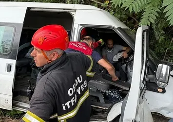 Ordu'da servis minibüsü kaza yaptı! Yaralılar var