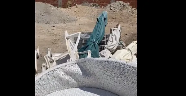 Ayvalık Belediyesi'nden gece yarısı şezlong operasyonu: Her şeyi kırdılar! Vatandaşlar isyan etti: Yıldırma politikası var! - 6