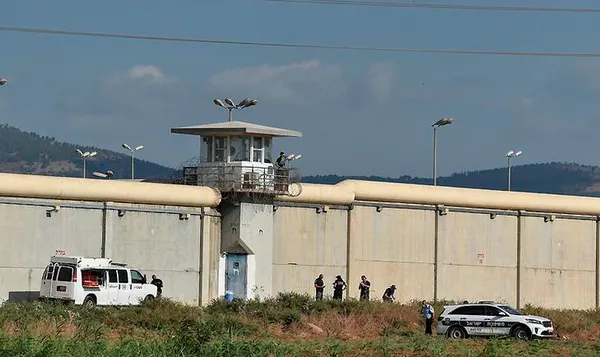 6 Filistinli İsrail hapishanesinden tünel kazarak kaçtı! İsrail şokta Filistin'de kutlama var - 3