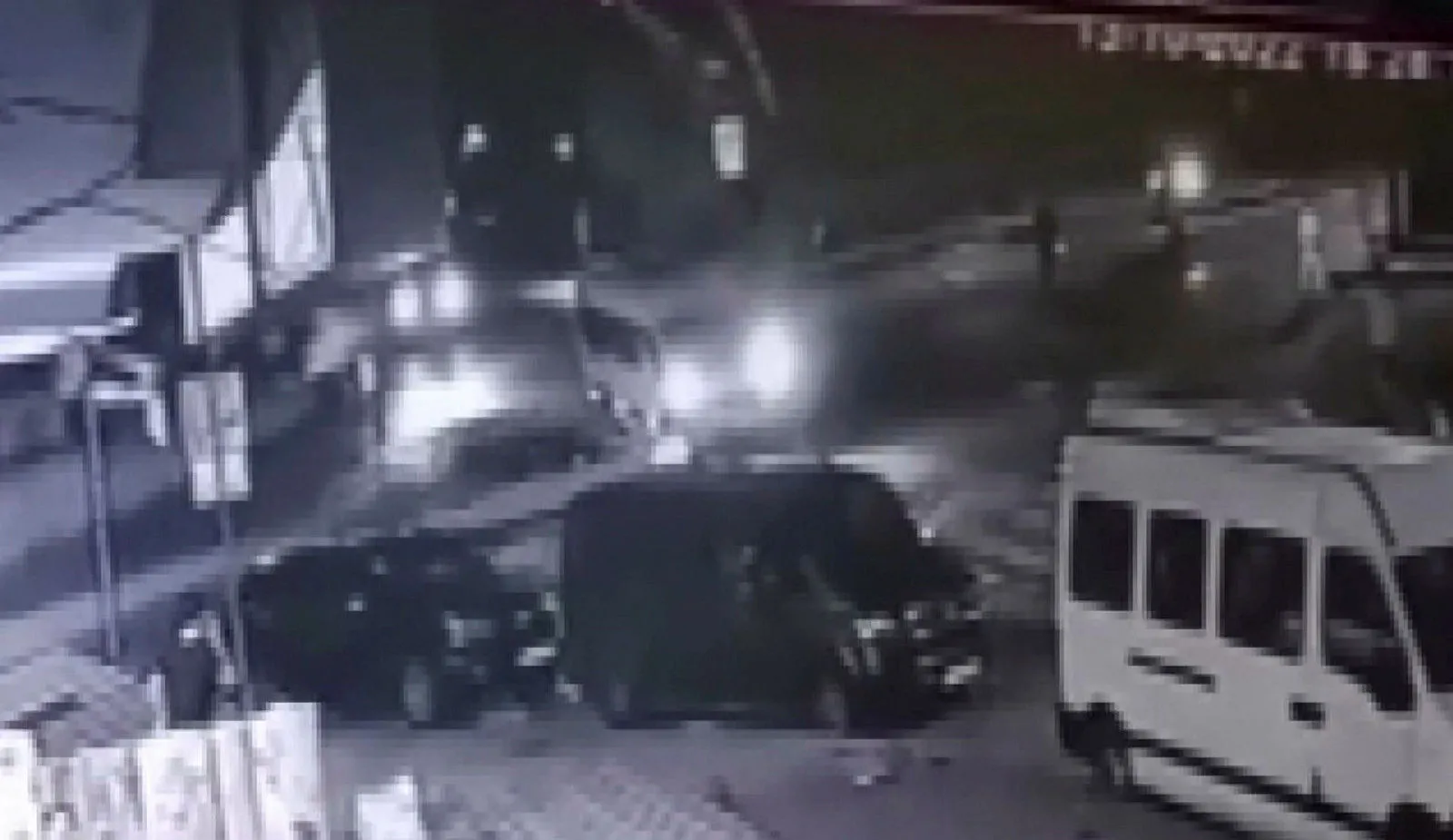 Beylikdüzü'nde kazadan kaçan araç yan yattı