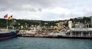 Galatasaray Adası’nda yıkım