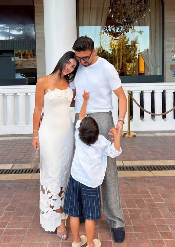 ozan-tufanin-tatil-paylasimina-cocuklugundan-daha-yakisiklisin-yorumu-1784279474000.jpg Ozan Tufan'ın tatil paylaşımına "Çocukluğundan daha yakışıklısın" yorumu - 1