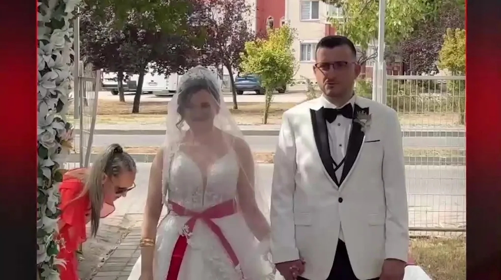 GÖNÜLLER BİR OLUNCA