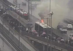 Şişli'de korkutan metrobüs yangını!