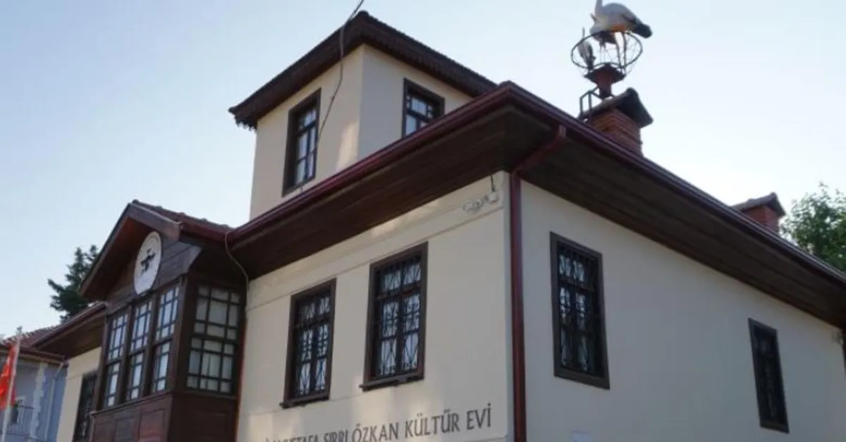 Gölhisar'da 97 yıllık konak ilgi görüyor