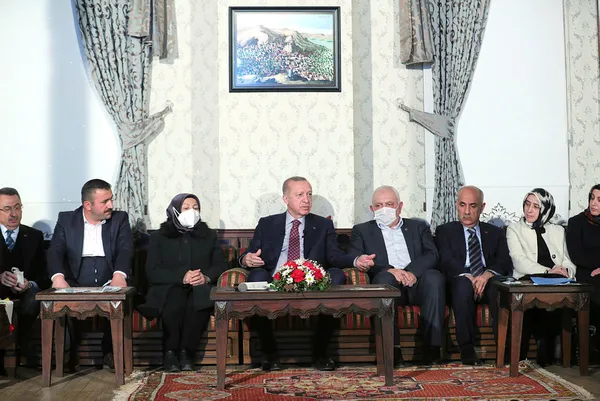 baskan-recep-tayyip-erdogandan-tokatta-ciftcilerle-duzenlenen-ozel-bulusmada-onemli-aciklamalar-1648320724220.jpg