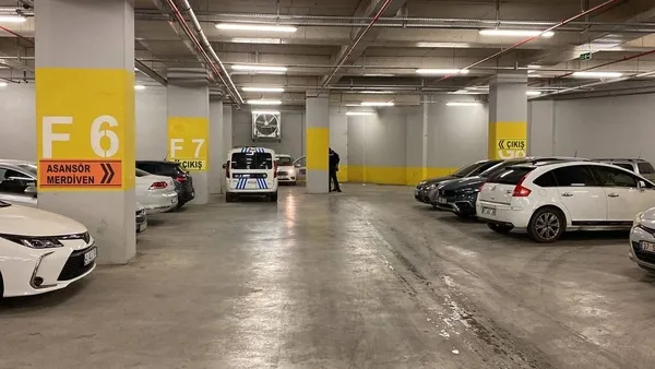 1673458187673.jpg Kocaeli’de kan donduran olay! Otoparkta boğazı kesik halde bulundu - 4