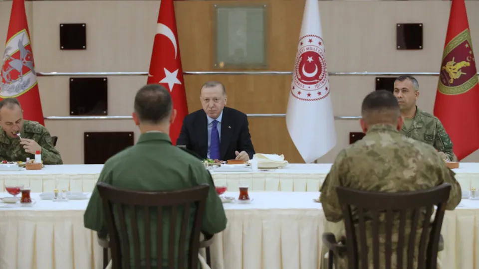 Başkan Recep Tayyip Erdoğan iftarını askerlerle birlikte yaptı