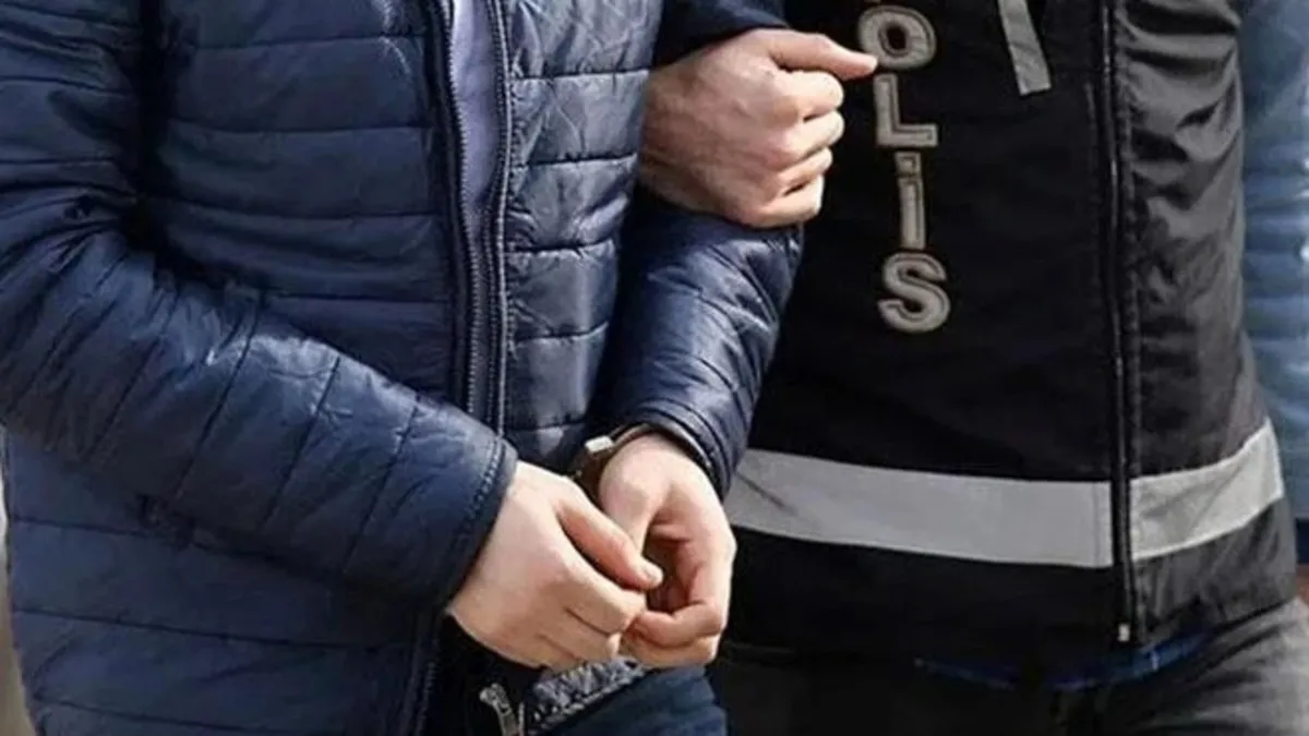 İzmir'de FETÖ operasyonu! 2 kişi tutuklandı