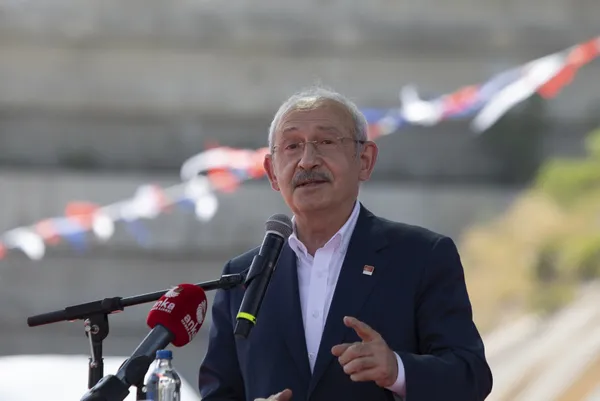 Öğrencilerin hayatıyla oynadı! Liseli gençlerden Kemal Kılıçdaroğlu’na 1 TL’lik dava!