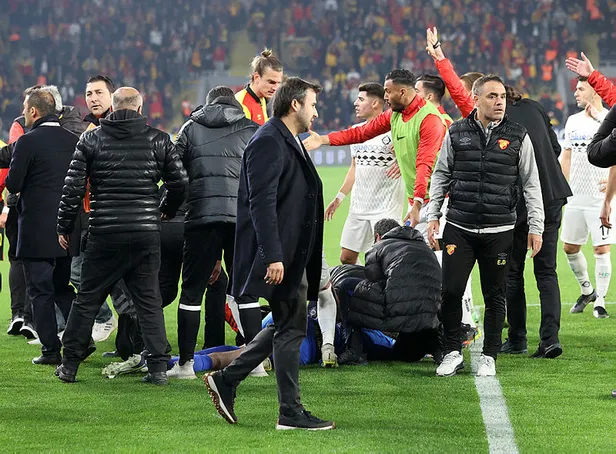 SON DAKİKA! Göztepe Altay maçında olaylar! Göztepe Altay maçı ertelendi mi? Altay kaleci Ozan Evrim Özenç sağlık durumu nasıl?