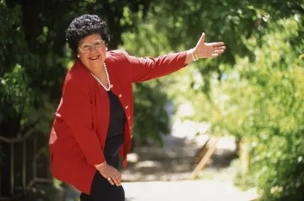 Sunucu Ayşe Özgün yıllarca baktığı çocuğun tacizine uğradı!