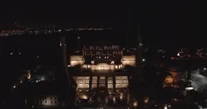 Ayasofya Camii’ne Ramazan mahyası asıldı