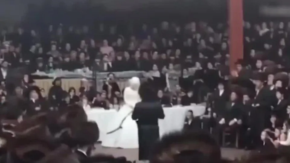 Gizli düğün yaptılar! 7 bin kişi katıldı