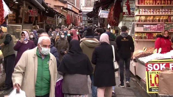 sicak-hava-koronayi-unutturdu-istanbul-sokaklarinda-korkutan-yogunluk-1609243498157.jpg