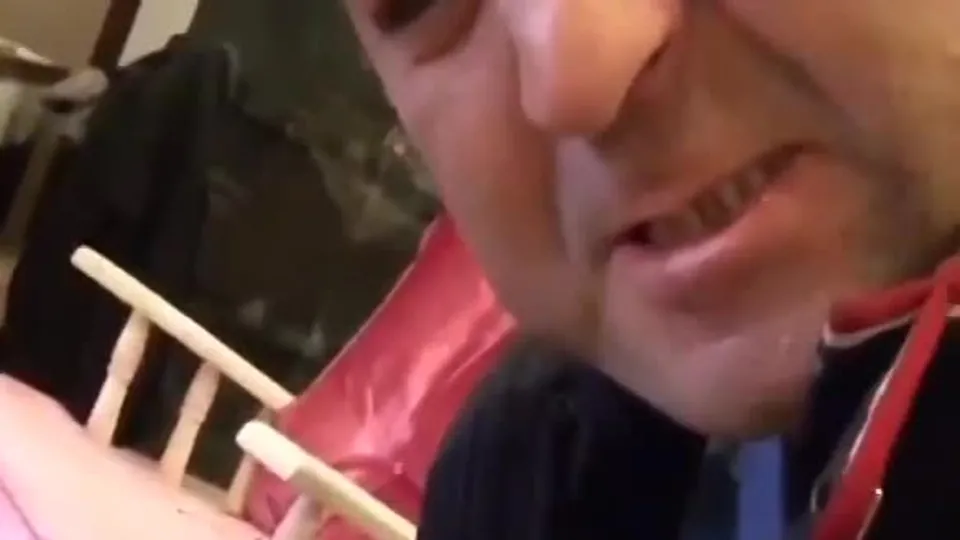 MasterChef Murat Özdemir’den büyük canilik! Zavallı kuşa işkence etti!