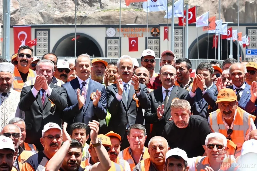 Hakkari’ye Terörsüz Türkiye yatırımları! Yüksekova'ya zaman kazandıran proje: Seyahat süresi 4 dakikaya indi 6
