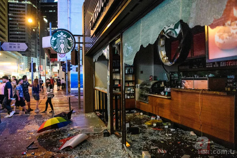 Hong Kong'da göstericiler haber ajansı ofisine saldırdı 4