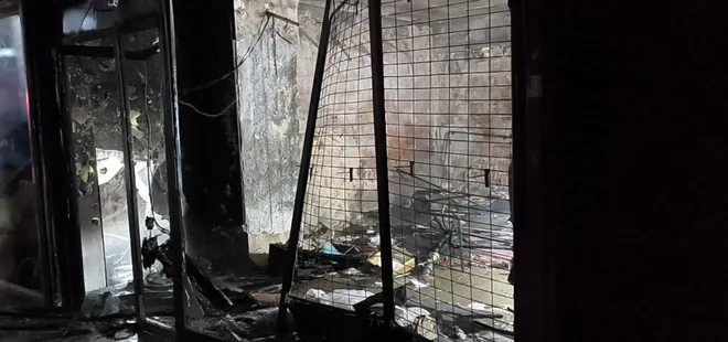 Sultangazi’deki yangın itfaiye ekiplerince söndürüldü