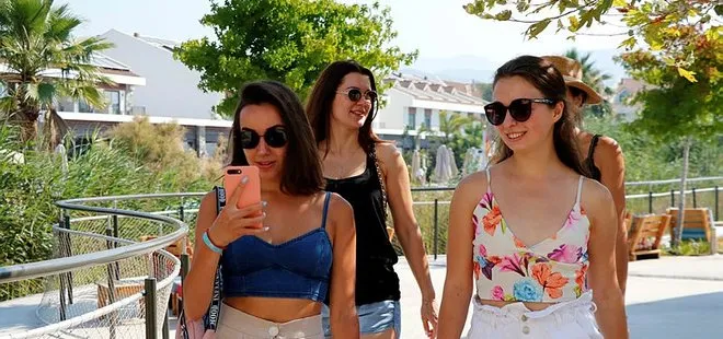 Ukraynalı turistlerden Türkiye’ye övgü dolu sözler: Tatilimizi güvenli sürdürüyoruz