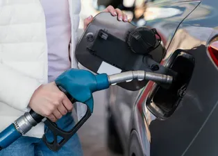 Tabelalar değişti: Akaryakıta zam geldi! 1 Ocak 2026 benzin, motorin, LPG fiyatları ne kadar?