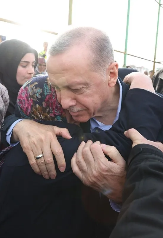 Başkan Recep Tayyip Erdoğan'a Afşin'deki depremzedelerden sevgi seli