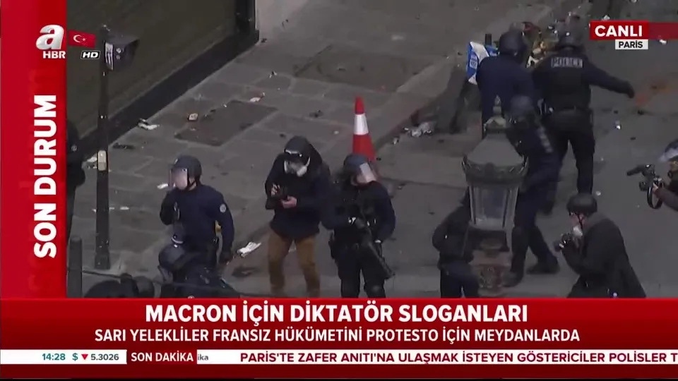 Fransa sokaklarında Macron için diktatör sloganları