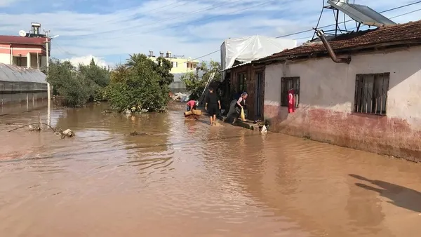 selin-vurdugu-antalyada-egitime-ara-3-ilcede-okullar-1-gun-tatil-edildi-1670943145442.jpg Selin vurduğu Antalya'da eğitime ara: 3 ilçede okullar 1 gün tatil edildi - 2