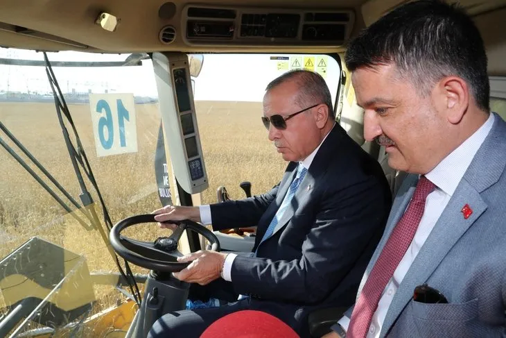 Başkan Erdoğan yerli elektrikli traktörü kullandı