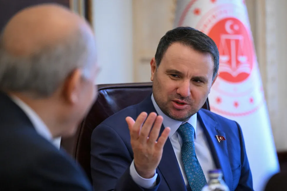 adalet-bakani-akin-gurlekin-esine-yonelik-eylem-hazirligi-iddiasina-2-tutuklama-1783879710295.jpg Bakan Gürlek'in eşine eylem planı çökertildi: 2 tutuklama - 1