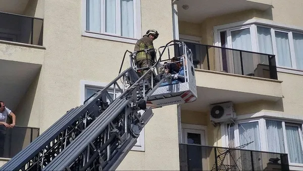 1698065382575.jpeg Bursa'da 11 katlı apartmanda can pazarı! Mutfakta başlayan yangın tüm daireyi sardı - 1